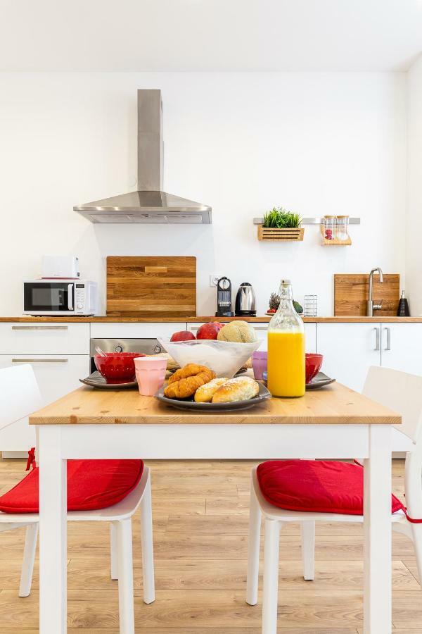 Misirlou -superbe Dans La Vieille Appartement *