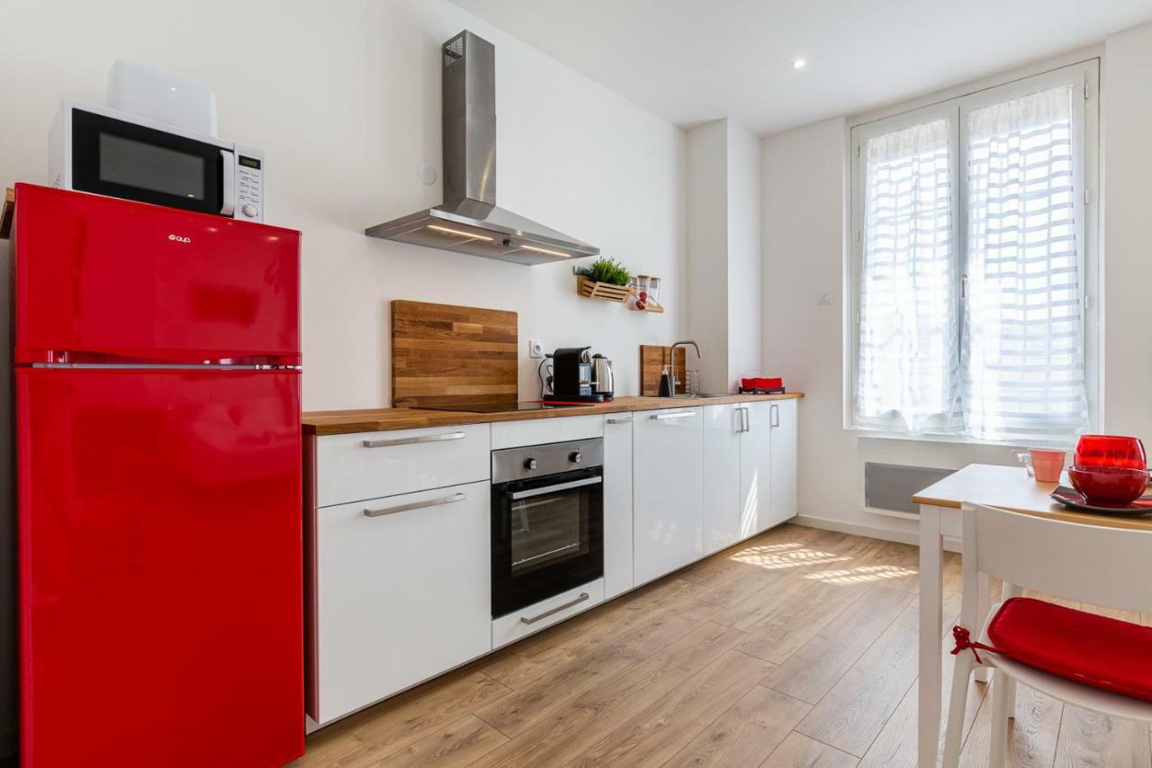 Misirlou -superbe Dans La Vieille Appartement *